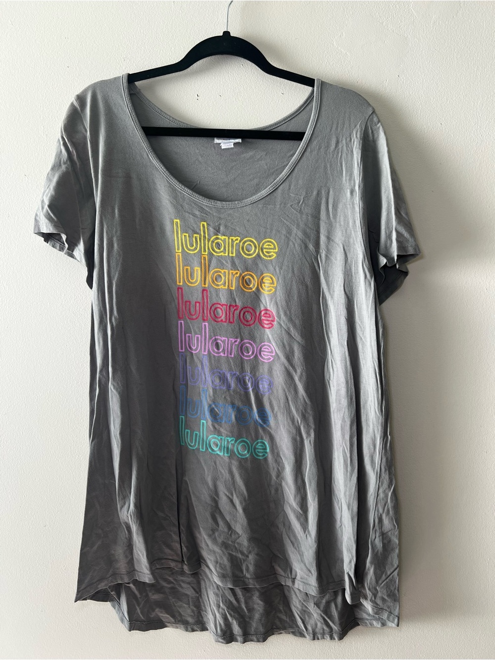 LuLaRoe Gray Scoop Neck Tee with Rainbow Logo Stack